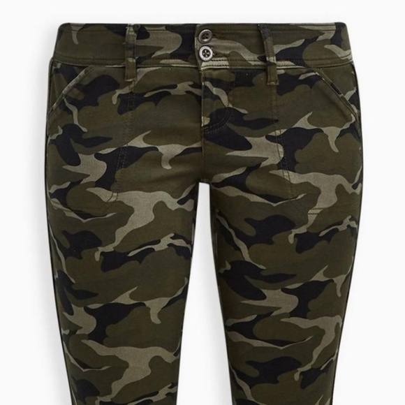 Torrid Camouflage Skinny Crop Pant Size 22 - Picture 2 of 3